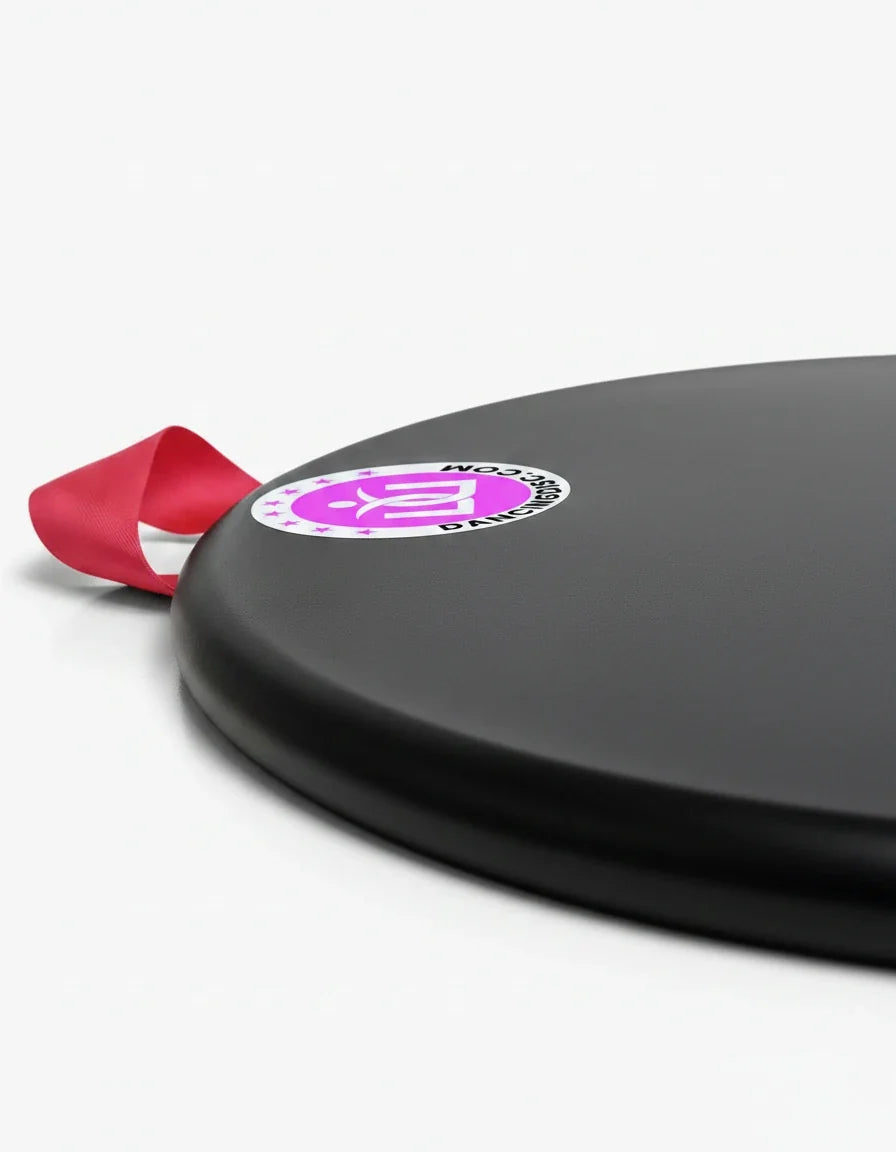 The rounded rim of The Pink Handle Edition and its pink webbing handle